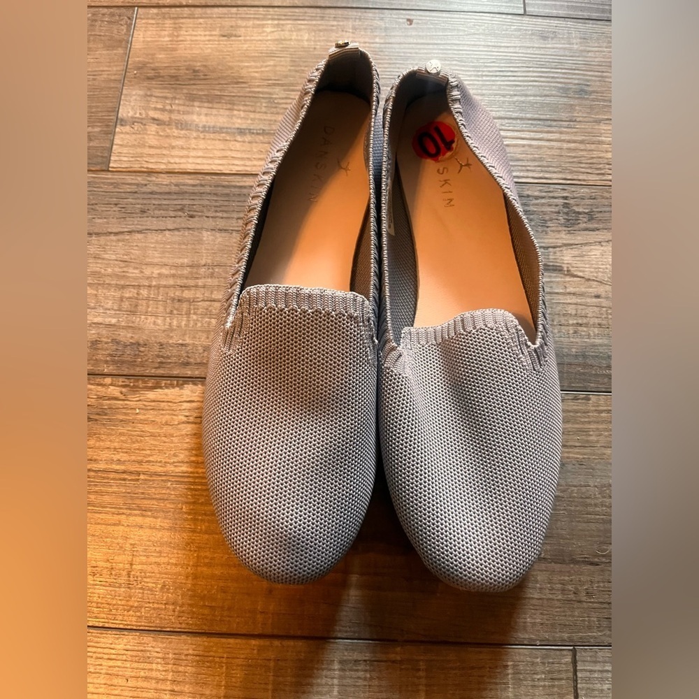 Danskin Light Gray Women's Flats - Picture 1 of 4
